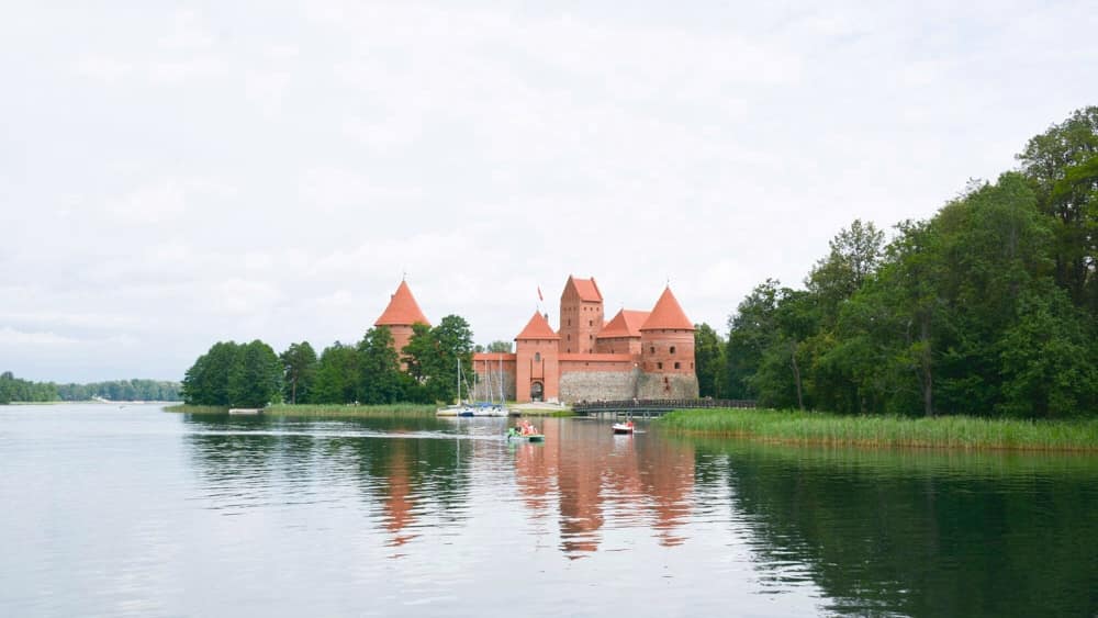 ACFE7C20-B617-4C64-8BDB-D87F5A9F4C7C